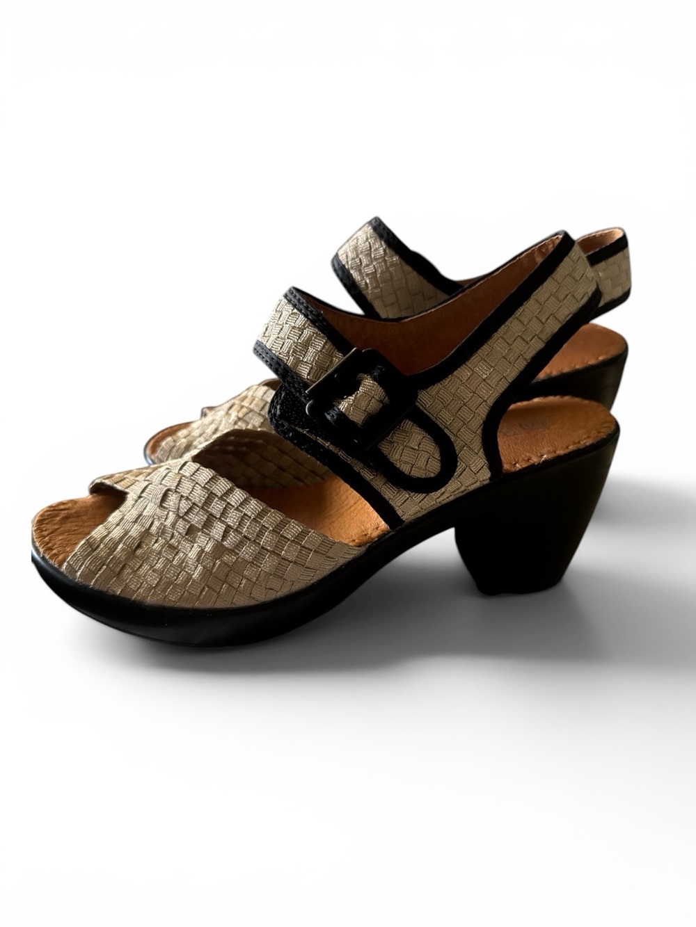 NWOT Bernie Mev. Woven Slingback Sandals in Metallic Cream SZ EU 39